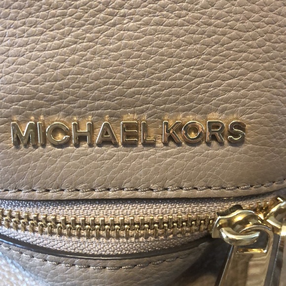 Micheal Kors rhea small leather backpack - Picture 3 of 10